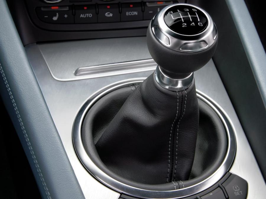 Детали интерьера Audi TT 3.2 Quattro Coupe (8J) 2006 года  (WW) (фото 25 из 77)